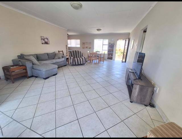 3 BEDROOM HOUSE FOR SALE IN FRAAIUITSIG